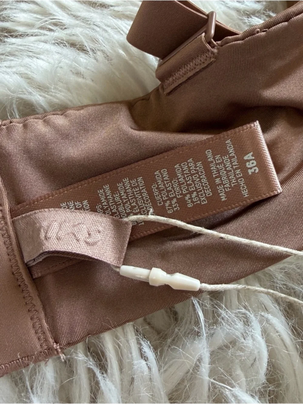 SKIMS No Show Molded Unlined Balconette Bra in Sienna 36A - Picture 5 of 6